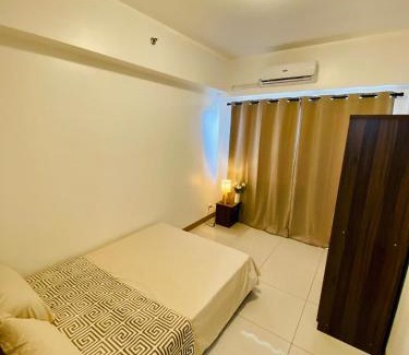 Las Pinas Apartamento | Luxury Two Bedroom with Balcony in SOUTH RESIDENCE of Las Pinas