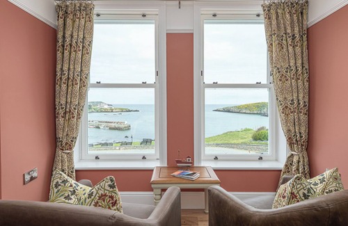 Cemaes Bay Casa | New Ty Glas Beach House sleeps 22 across 11 ensuite rooms with an indoor Swimspa
