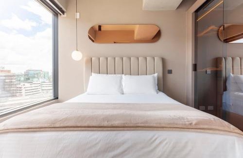 Calle 100 Casa | Luxury ultramodern in club house building with poolspa