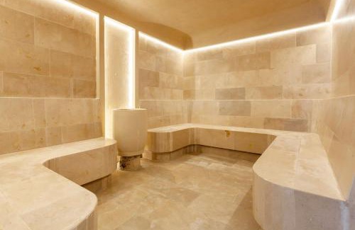 Calle 100 Casa | Luxury ultramodern in club house building with poolspa