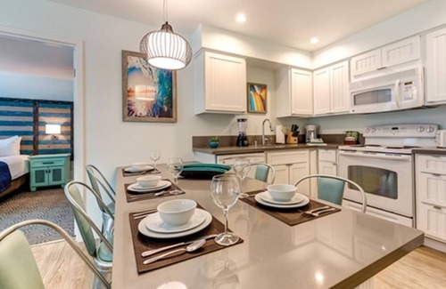 University Heights Condominio | Luxury unit for Comic-Con. full kitchen sleeps 6