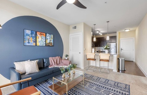 Courier City - Oscawana Apartamento | Luxury Urban Bliss | Pool, Gym, Free Parking!