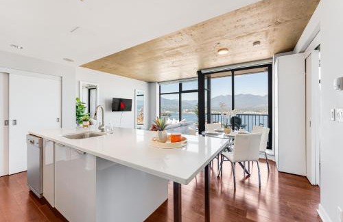 Gastown Apartamento | Luxury Urban Escape with Million-Dollar Vancouver Views