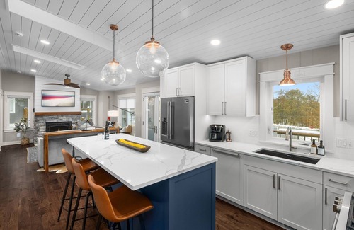 Excelsior Casa | Luxury Urban Getaway - Walk to the lake & downtown Excelsior