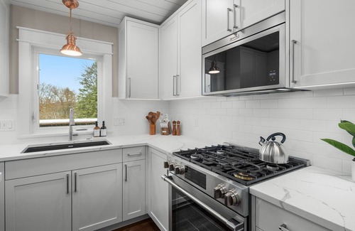 Excelsior Casa | Luxury Urban Getaway - Walk to the lake & downtown Excelsior