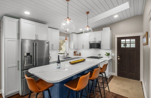 Excelsior Casa | Luxury Urban Getaway - Walk to the lake & downtown Excelsior