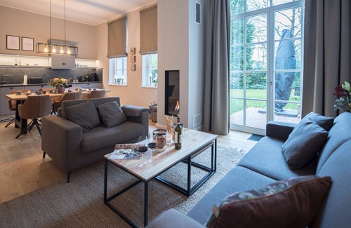 Friedeburg Apartamento | Luxury vacation apartment tom Brok in Karl-Georgs-Forst; dogs welcome