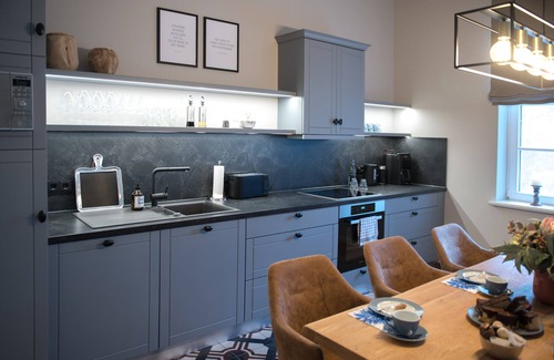 Friedeburg Apartamento | Luxury vacation apartment tom Brok in Karl-Georgs-Forst; dogs welcome