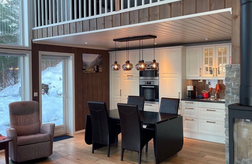Kvinnherad Casa | Luxury vacation home in Norway on the fjord, incl. 9.9 hp motorboat, 4 bedrooms!