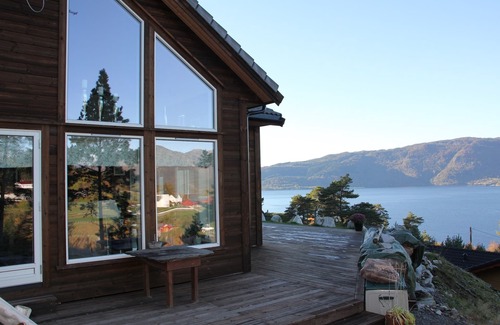Kvinnherad Casa | Luxury vacation home in Norway on the fjord, incl. 9.9 hp motorboat, 4 bedrooms!
