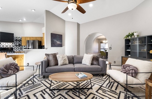 Clarkdale Casa | Luxury Vacation Home-New HotTub-20 Mins to Sedona-Peloton-1.4 miles to Old Town