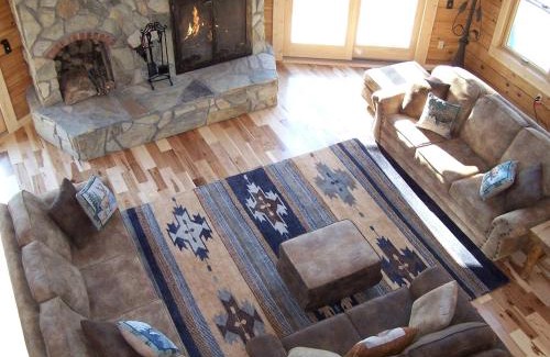 Clyde Casa | Luxury Vacation Rental with a Hot Tub for Rent in Clyde, North Carolina