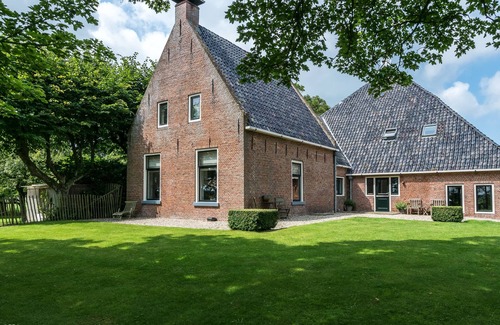 Lioessens Apartamento | Luxury vacation studio near the Wadden Sea with its own private sauna.
