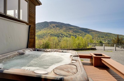 Windsor Casa | Luxury Vermont Vacation Rental Private Hot Tub!