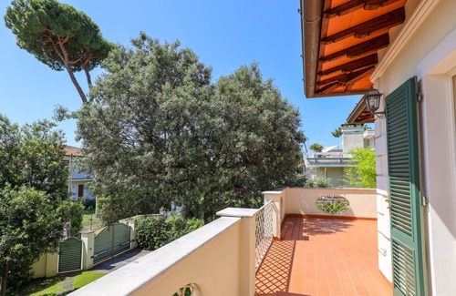 Marina di Pietrasanta Villa | VILLA DE LUJO VERSILIA, 4 DORMITORIOS Y 5 BAÑOS, JARDIN, AIRE ACONDICIONADO WIFI