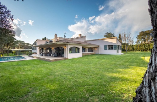 Mont Barbat Villa | Luxury Villa in Costa Brava with Private Pool, Tennis Court, and Sauna