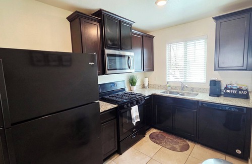Sunrise Manor Casa | ⭐️ Luxury Vibes. Stylish home just 15 min to Downtown! ✅️