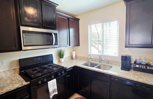 Sunrise Manor Casa | ⭐️ Luxury Vibes. Stylish home just 15 min to Downtown! ✅️