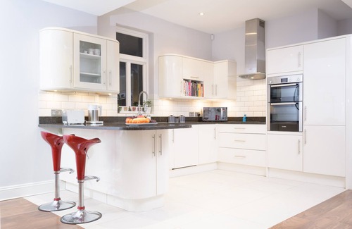 Walpole Casa | Casa familiar de lujo con 5 camas, jardín y estacionamiento gratuito
