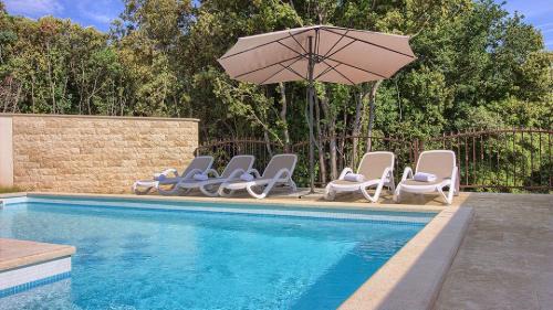 Banjole Villa | Luxury Vila compelx Mar-Marisol with 2 pools and 8 bedrooms, 200m from the beach
