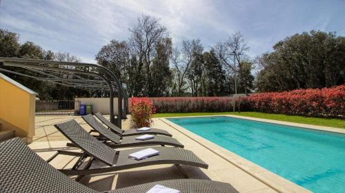 Banjole Villa | Luxury Vila compelx Mar-Marisol with 2 pools and 8 bedrooms, 200m from the beach