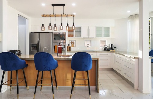 Gold Coast Villa | Luxury Villa 170m to the Beach with Internal Elevator