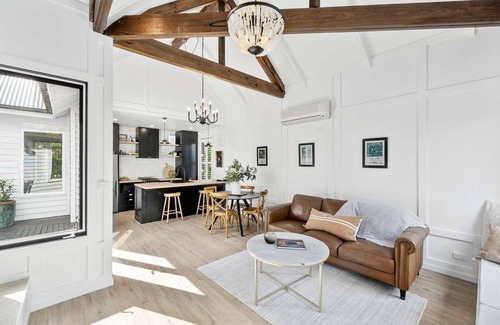 Daylesford Villa | Luxury villa - a stones throw from the lake