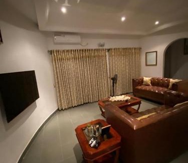 Limbe Casa | Luxury Villa AC Ensuite Room 8