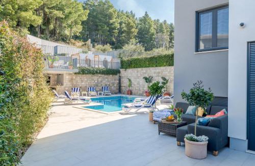 Podstrana Villa | Luxury villa Blue Sky, private pool, breakfast