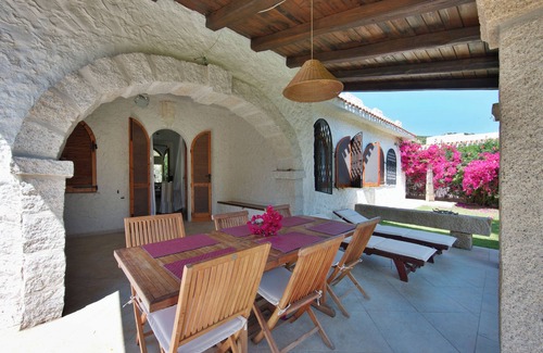 Costa Rei Villa | Elegante villa exclusiva muy cerca de la playa