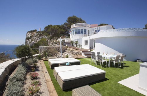Cap de la Nau Villa | Villa de lujo frente al mar para 8 personas