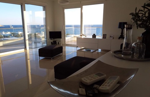 Kalamaki Villa | Villa de lujo con vistas al mar y a pocos pasos de la playa.
