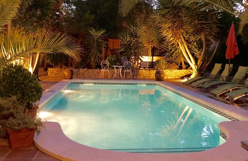 Can Trabal Villa | Villa de lujo, piscina privada, cerca de Sitges, un montón de deportes, relajarse en la zona de barbacoa