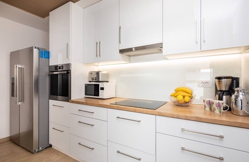 Stanici Villa | Villa de lujo en residencia vacacional con piscina climatizada, jacuzzi y barbacoa cerca de la playa en Stanici - Omis