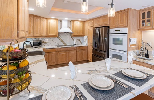 Huntington Beach Villa | Luxury Villa in Huntington Harbour neighbourhood