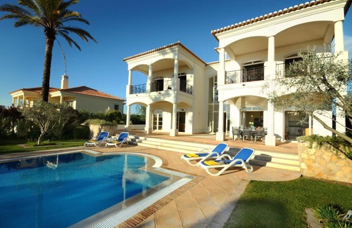 Quarteira Villa | Villa de lujo en una ubicación tranquila y segura dentro de Vila Sol Golf and Spa Resort