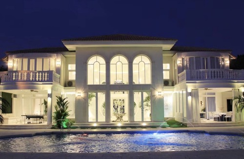 Playa Blanca Casa | Luxury Villa in Buenaventura