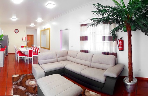 Ponta Delgada Villa | VILLA DE LUJO en Ponta Delgada, São Miguel hasta 16 pax con vista al mar