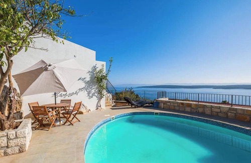 Zavala Villa | Luxury Villa in Zavala w/pool