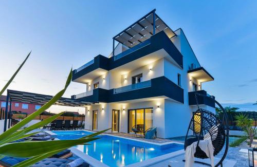 Bibinje Villa | Luxury Villa JoMaNI with heated pool