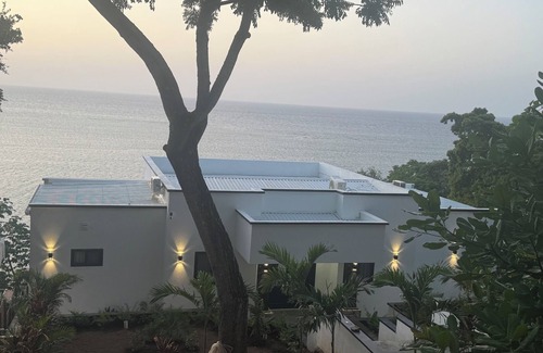 Diamond Rock Villa | Luxury villa located directly on the Caribbean Sea with large infinity pool