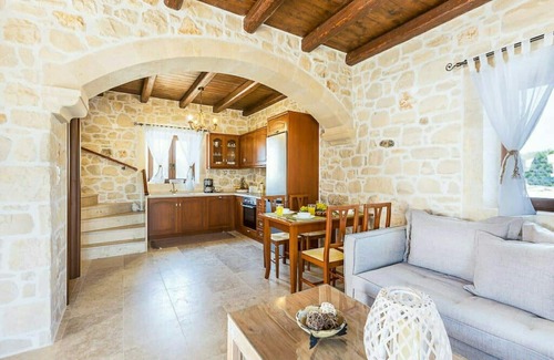 Roumeli Villa | LUJOSA VILLA MARVI ES UNA CASA DE PIEDRA CRETA TRADICIONAL