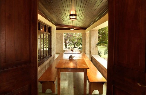 Whitehouse Villa | Acre de lima. Plantation Home w / Playa privada. Opción de alquiler de 3 y 5 habitaciones.