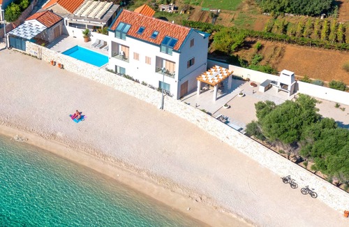 Prizba Villa | Villa de lujo en la playa con impresionantes vistas.