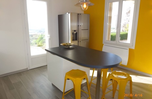 Volx Villa | Villa de lujo – Vistas panorámicas con vistas a la montaña, Wi-Fi y aire acondicionado