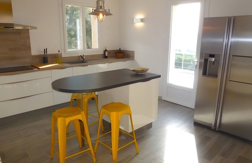 Volx Villa | Villa de lujo – Vistas panorámicas con vistas a la montaña, Wi-Fi y aire acondicionado