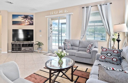 Crystal Cove Casa | Luxury Villa/Private Pool +Spa/15 Min to Disney! Family-friendly and relaxing!