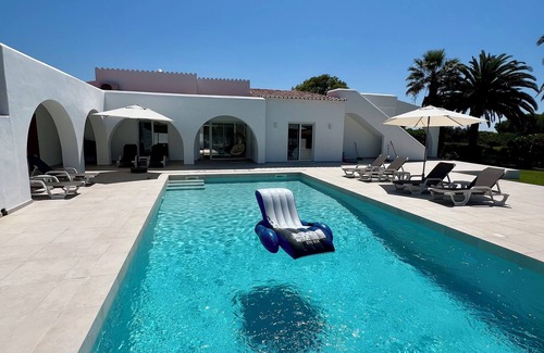 Mato Serrao Villa | Villa de lujo en Carvoeiro con piscina climatizada, vistas fantásticas al mar y Gran Jardín