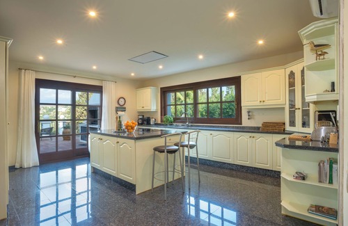 Nueva Milla de Oro Villa | "Villa Sildavia" con piscina, jardín, terraza, balcón, aire acondicionado y Wi-Fi