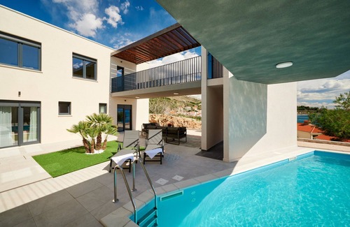 Dugi Rat Villa | Luxury Villa Tango with Pool